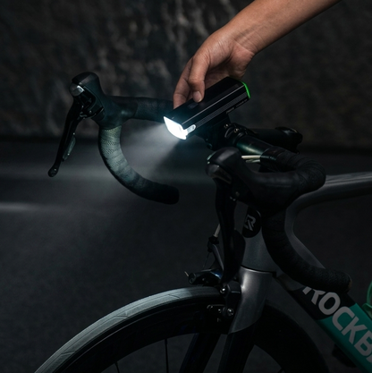 Luz Táctica Pro 2 en 1: Potencia Extrema de 3000LM para tu Bicicleta + Power Bank de Emergencia